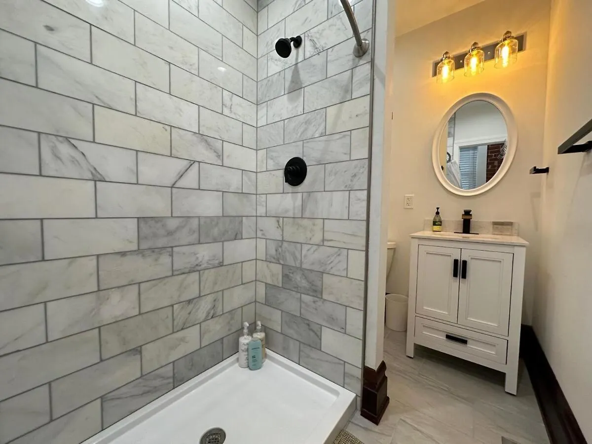 Big Brick 2 Bedroom Apartment In Victorian Village Columbus
