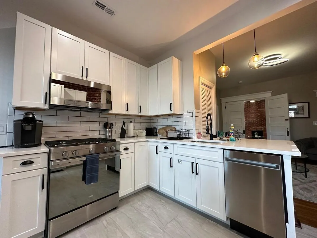 Big Brick 2 Bedroom Apartment In Victorian Village Columbus 0*,