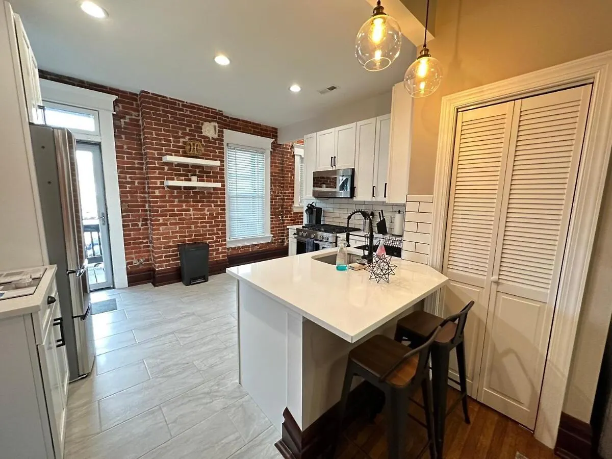 Big Brick 2 Bedroom Apartment In Victorian Village Columbus