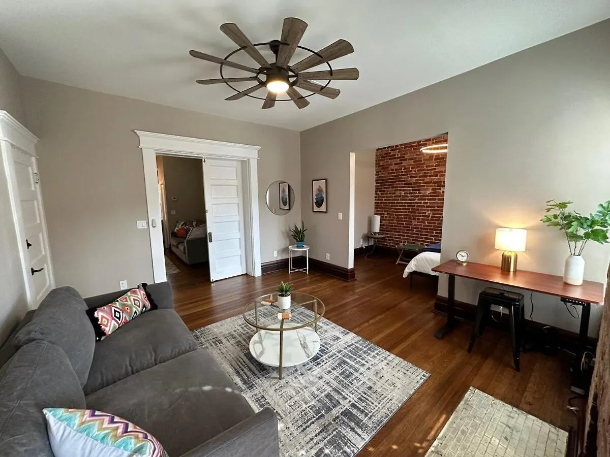 Big Brick 2 Bedroom Apartment In Victorian Village Columbus